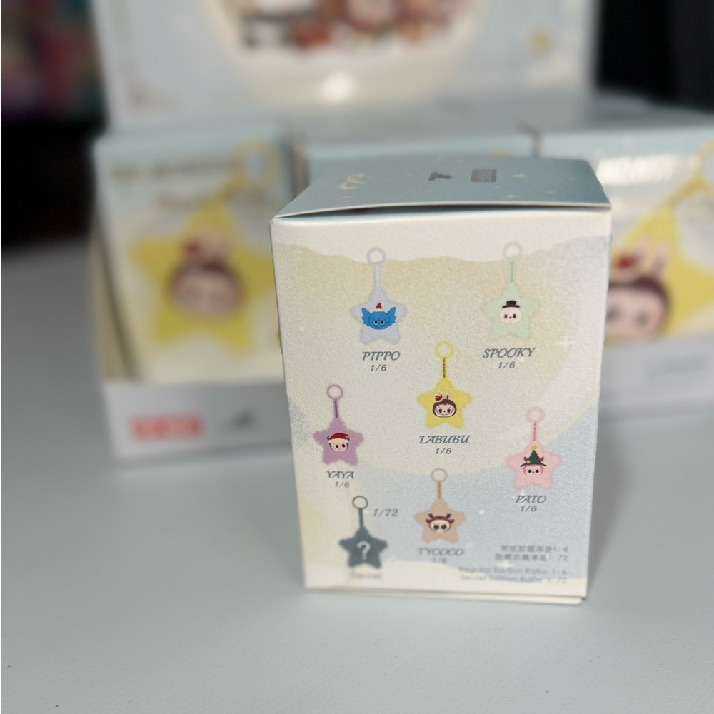 Pop Mart THE MONSTERS Classic Series-Sparkly
Plush Pendant Blind Box - Picture 3 of 9